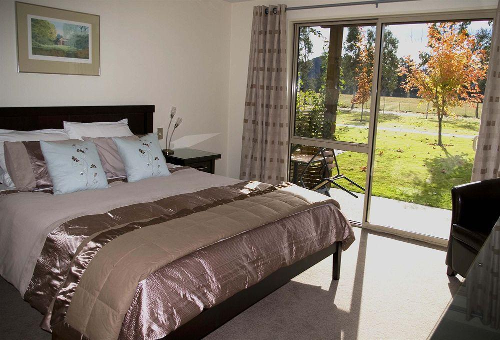 Maple Lodge Luxury Bed & Breakfast Albert Town Eksteriør bilde