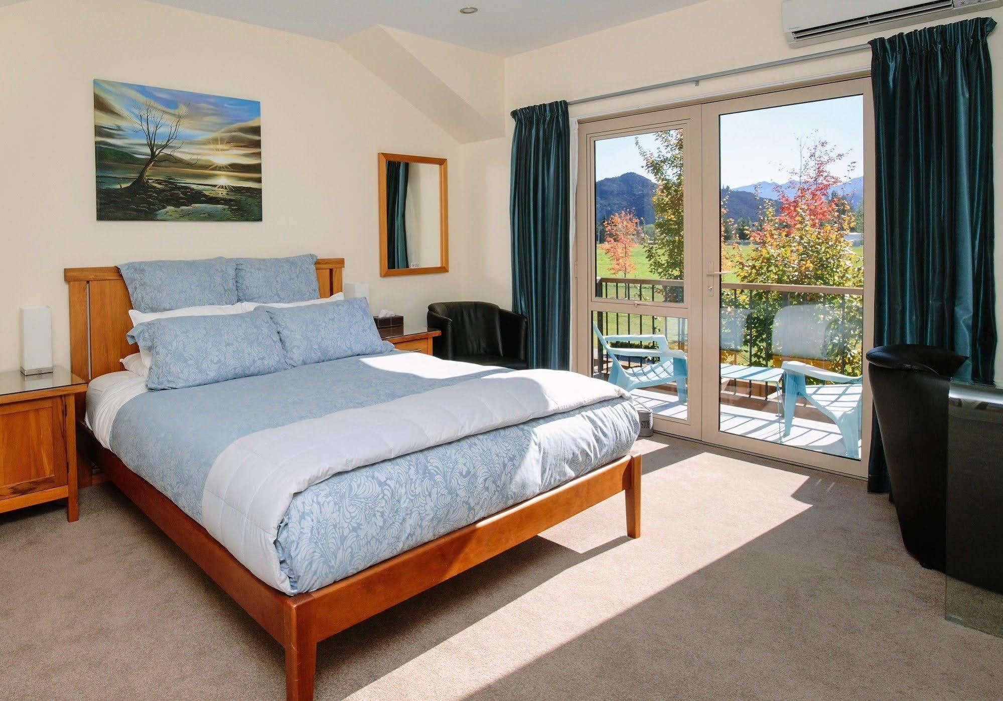 Maple Lodge Luxury Bed & Breakfast Albert Town Eksteriør bilde
