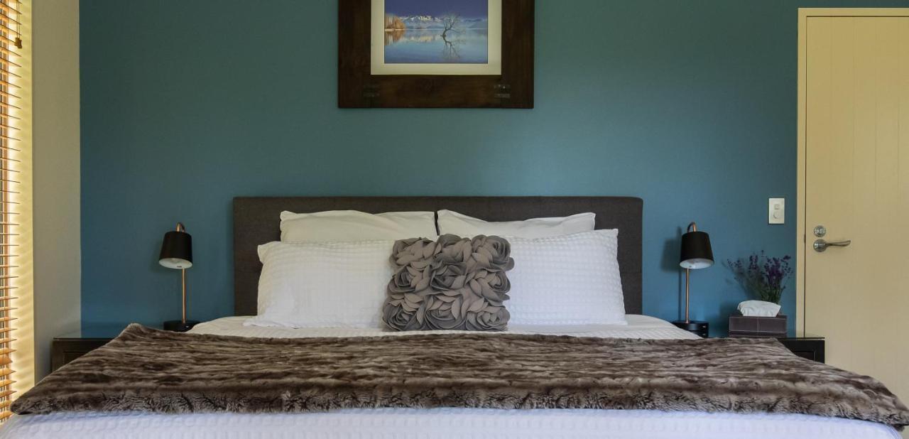Maple Lodge Luxury Bed & Breakfast Albert Town Eksteriør bilde