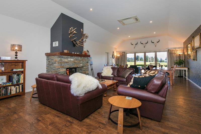Maple Lodge Luxury Bed & Breakfast Albert Town Eksteriør bilde