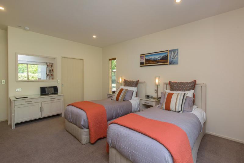 Maple Lodge Luxury Bed & Breakfast Albert Town Eksteriør bilde